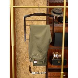 人気プレゼント 旬デザイン クラシカルなデザインTOM FORDブランド コピー 販売ジーパン..
