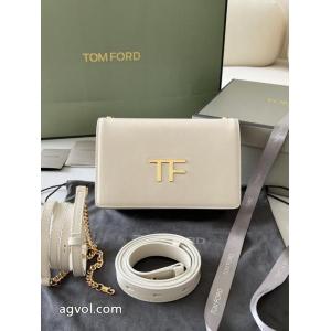 トムフォード使い勝手のよさが魅力 26ss 異素材 最新のアイテムバッグコピー ブランド.