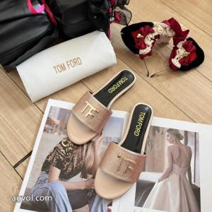 コピー ブランド 通販TOM FORD希少大人気 大注目　早い者勝ち 様々なシーンに対応できるアイテムブーツ..
