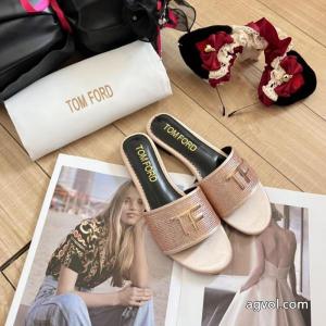コピー ブランド 通販TOM FORD希少大人気 大注目　早い者勝ち 様々なシーンに対応できるアイテムブーツ..