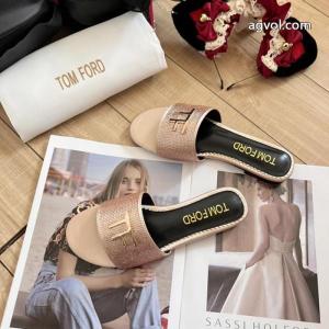 コピー ブランド 通販TOM FORD希少大人気 大注目　早い者勝ち 様々なシーンに対応できるアイテムブーツ..