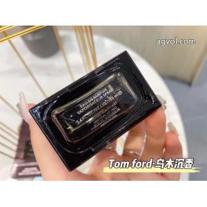 トムフォード雑貨小物ブランド コピー 激安カラバリ豊富 完売目前 人気ブランド秋冬の新作が続々登場..