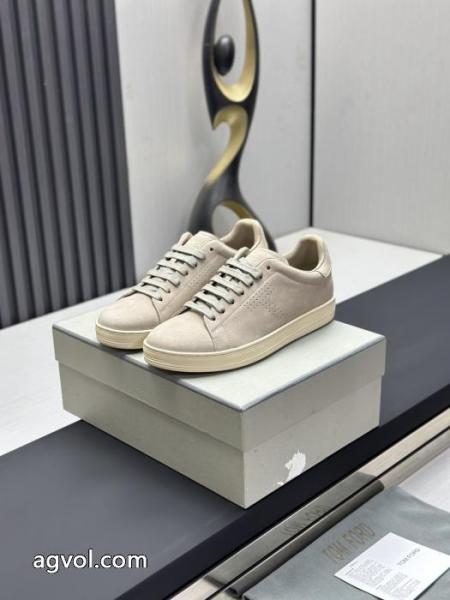 TOM FORDスニーカー偽物 ブランド 販売2026年トレンドNO1 半歩先をゆくオシャレ カジュアル反転魅力.. 1