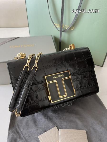 今年のトレンド! 収納力抜群 綺麗なTOM FORDスーパー コピー どこで 買えるバッグ. 1