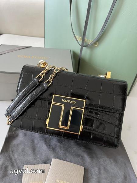 今年のトレンド! 収納力抜群 綺麗なTOM FORDスーパー コピー どこで 買えるバッグ. 2