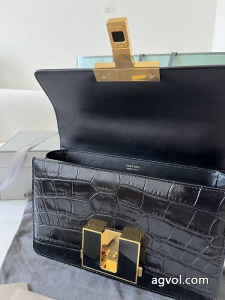 今年のトレンド! 収納力抜群 綺麗なTOM FORDスーパー コピー どこで 買えるバッグ. 4