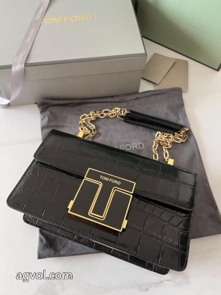 今年のトレンド! 収納力抜群 綺麗なTOM FORDスーパー コピー どこで 買えるバッグ. 5