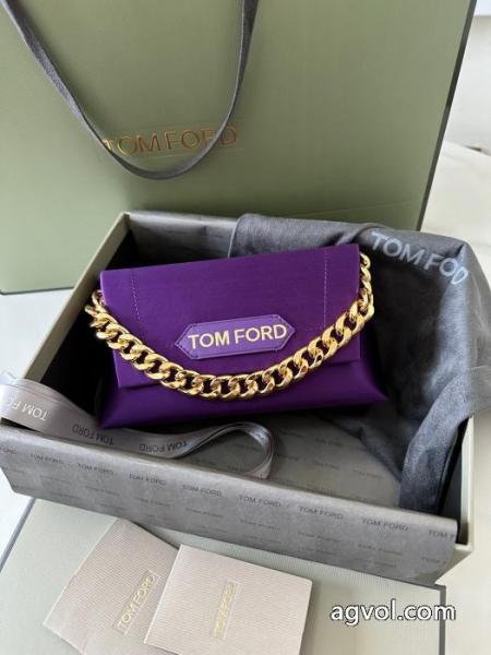 ブランド 品 激安 通販バッグ弾力性の高い トップスからチラ見える安心 全国無料セールTOM FORD.. 1