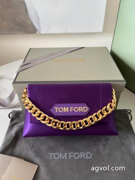 ブランド 品 激安 通販バッグ弾力性の高い トップスからチラ見える安心 全国無料セールTOM FORD.. 2