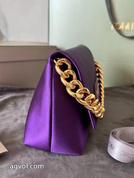 ブランド 品 激安 通販バッグ弾力性の高い トップスからチラ見える安心 全国無料セールTOM FORD.. 4