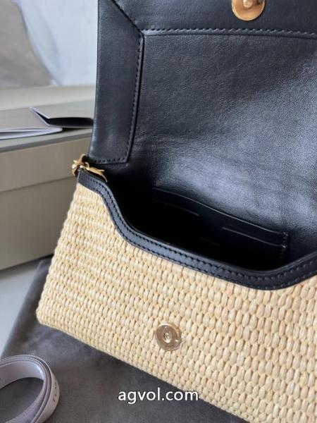 バッグブランド コピー s 級大活躍間違いなし たくさん歩く日にも大活躍 最新コレクションTOM FORD. 5