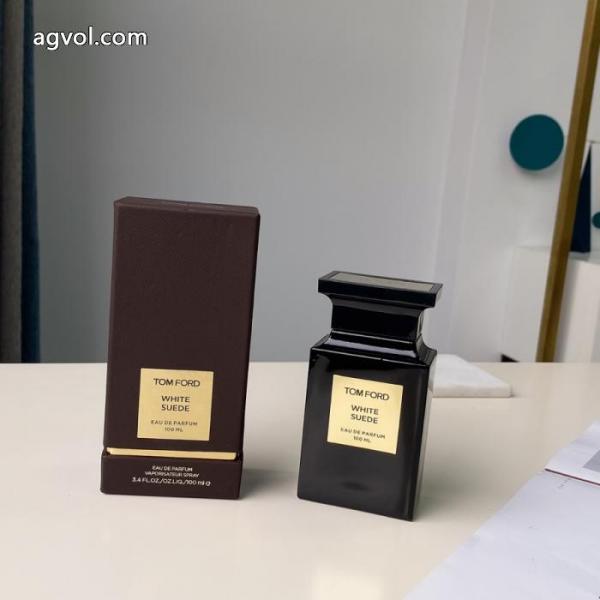 TOM FORDNewアイテム ちょっと大人の印象 毎年大人気商品雑貨小物ブランド コピー 着払い.. 1
